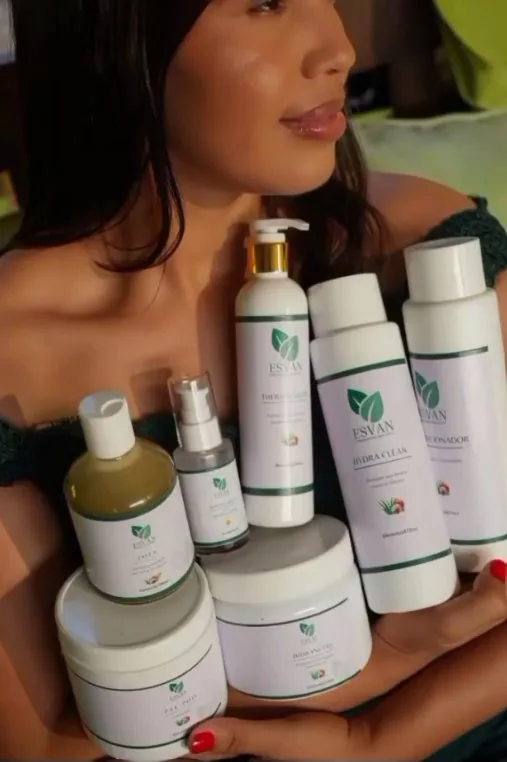 Ana Mateo con productos ESVAN